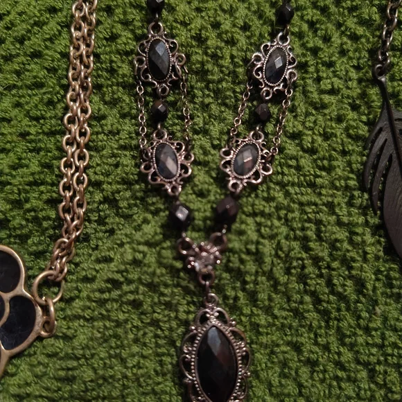 Lot of Goth Glam Necklaces - Picture 5 of 7